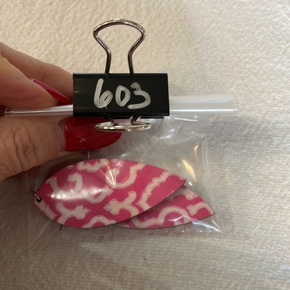 💐5/25 wood leaf shape drop dangle trendy lightweight statement earrings - Picture 5 of 5